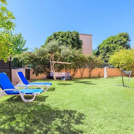 Holiday home Adosado Con Jardin En Xalets De