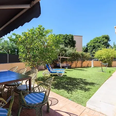 Adosado Con Jardin En Xalets De Holiday home *