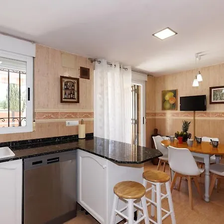 Adosado Con Jardin En Xalets De *